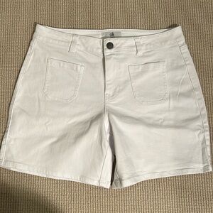 Brand new, never worn, Cabi Patch Pocket Short